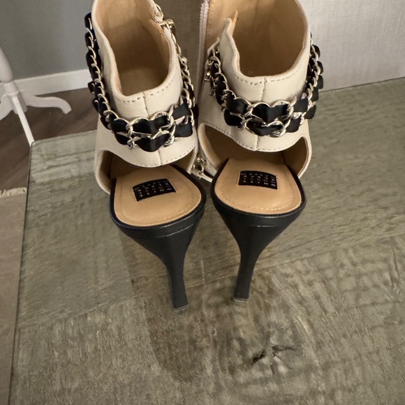 Never-Worn White House Black Market Chain‑Trim Pointed‑Toe Ankle Booties – Cream - Picture 3 of 8